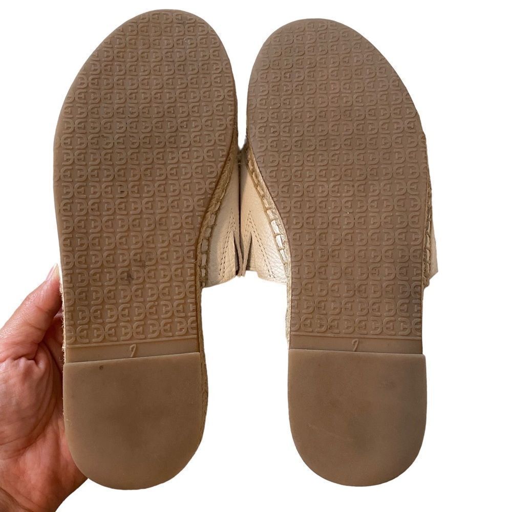 Sam Edelman White Scalloped Sandals - Picture 6 of 7